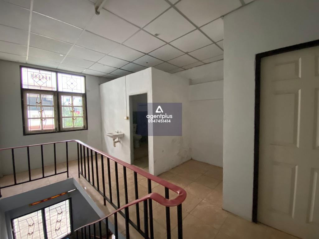 อาคารพาณิชย์ 2 ชั้น ทำเลดี ใกล้ถนนราษฎร์บำรุง ซอย 11 เดินทางสะดวก ใกล้สถานที่สำคัญ