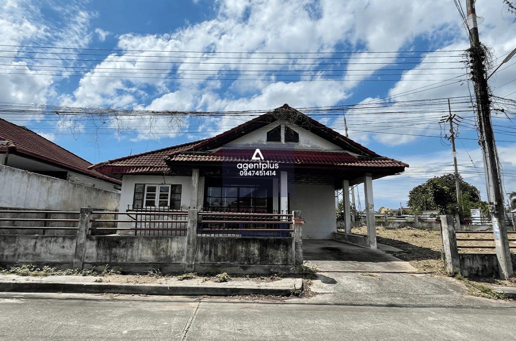 บ้านเดี่ยวชั้นเดียว บ้านโชคชัย 1 บริเวณโดยรอบทรัพย์เป็นแหล่งชุมชน การคมนาคมสะดวก สาธารณูปโภคพร้อม