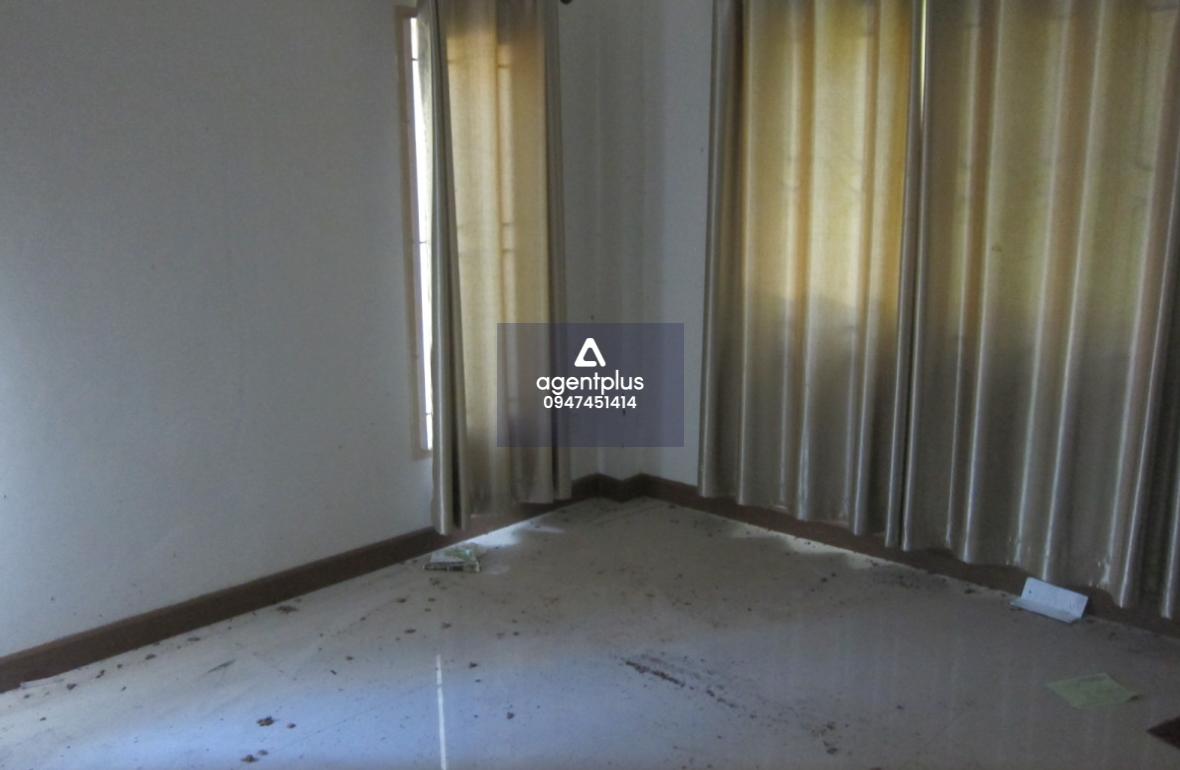 ขายด่วนบ้านแฝดชั้นเดียว โครงการจักรวาล แลนด์ แอนด์ เฮ้าส์ ถนนสายระเวิง-ปลวกแดง ใกล้สิ่งอำนวยความสะดวกมากมาย 2 ห้องนอน 1 ห้องน้ำ ราคา 1.8 ล้านบาท