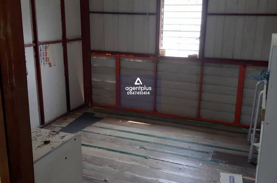 ที่ดินพร้อมบ้านพักอาศัยครึ่งตึกครึ่งไม้ 2 ชั้น บางกร่าง เมืองนนทบุรี