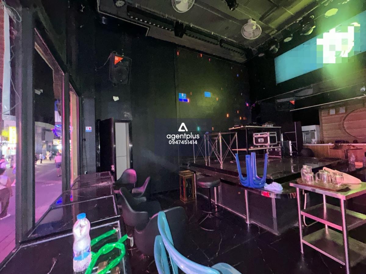 ให้เช่าบาร์ในถนน walking street พัทยา พร้อมเปิดกิจการ