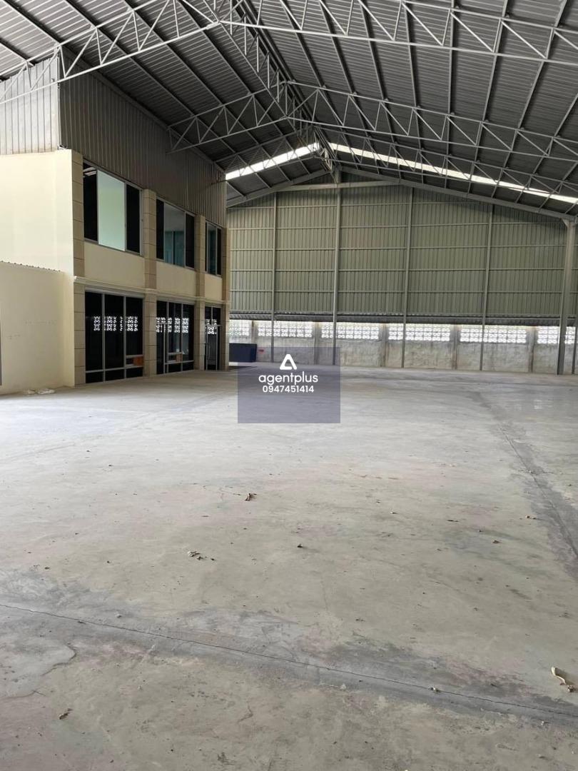 ขาย โกดังพร้อมสำนักงาน  ทำเลทอง,แหล่งค้าส่งและโรงงาน 