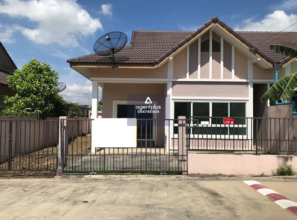 บ้านแฝดชั้นเดียว โครงการบีลีฟโฮม จากถนนสายฉะเชิงเทรา-สัตหีบ (ทล.331) หลัก กม.ที่ 45+600 แยกถนนห้วยปราบ-บ้านเสด็จใน ประมาณ 400 เมตร ทำเลดีทางเข้า-ออกสะดวก สาธารณูปโภคพร้อม แวดล้อมด้วยแหล่งชุมชน