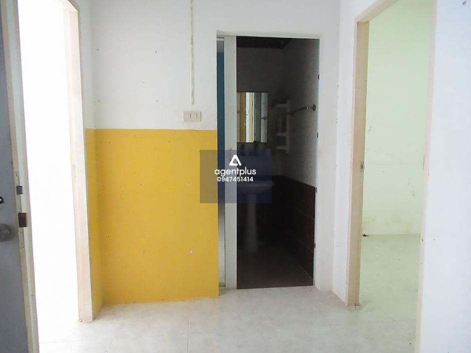 ทาวน์เฮ้าส์ชั้นเดียว ทำเลดีใกล้ถนนดำรง และตั้งอยู่ใกล้สิ่งอำนวยความสะดวก โครงการณัฐกมลดำรง 2 เมืองภูเก็ต