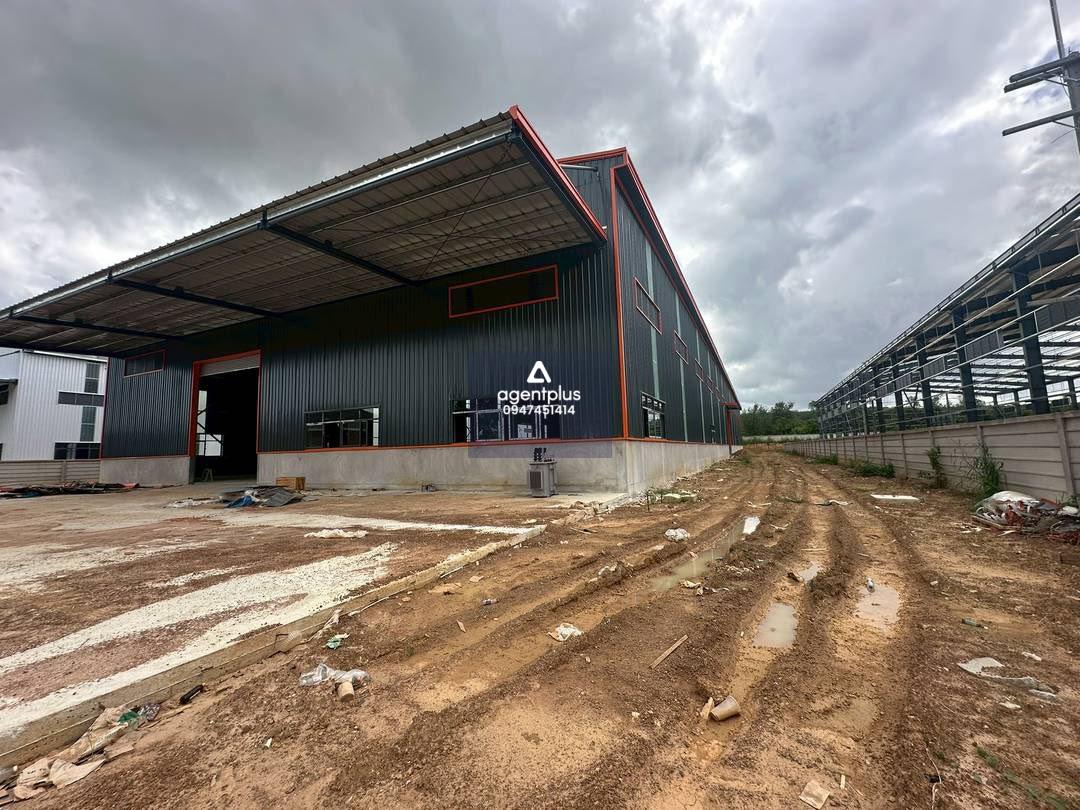 *ให้เช่าโรงงานสร้างใหม่ ผังสีเหลือง ใกล้นิคม WHA หนองเสือช้าง หนองใหญ่ ชลบุรี