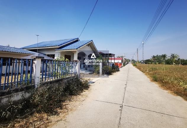 บ้านเดี่ยว นิคมพัฒนา ทำเลดี ตั้งอยู่ในซอยยั่งรุ่งนนท์ ใกล้ถนนสาย13 (ทล.3375) อยู่ในแหล่งชุมชน