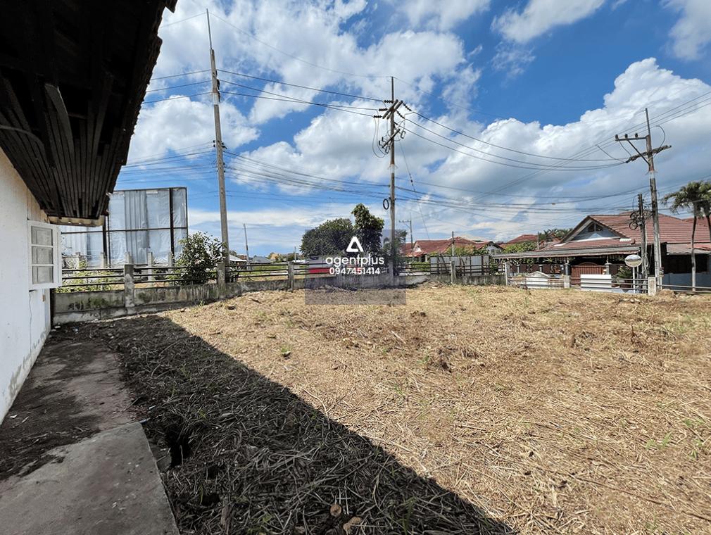 บ้านเดี่ยวชั้นเดียว บ้านโชคชัย 1 บริเวณโดยรอบทรัพย์เป็นแหล่งชุมชน การคมนาคมสะดวก สาธารณูปโภคพร้อม