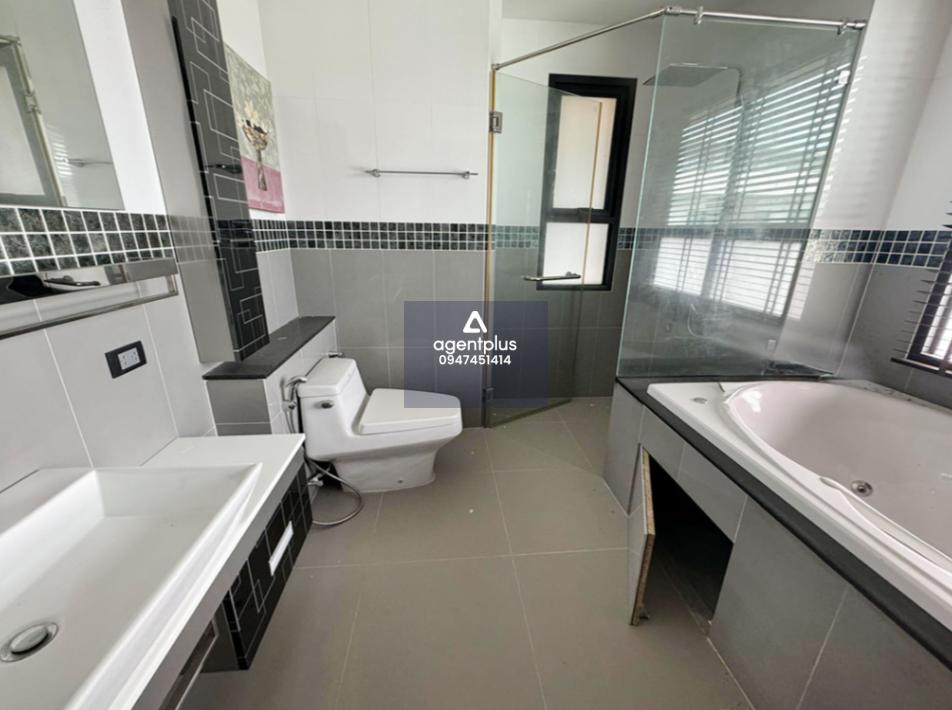 คอนโดมิเนียม โครงการเลควิวเทอเรส ทำเลดีโครงการติดถนนเจ้าฟ้าตะวันตก ทางเข้า-ออกสะดวก