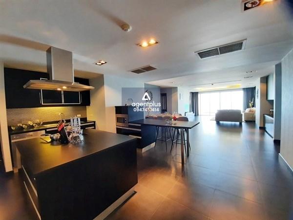 ขายคอนโดพร้อมผู้เช่า   คอนโดวิวทะเล ชื่อต่างชาติ La Royale Beach Condo นาจอมเทียน พัทยา