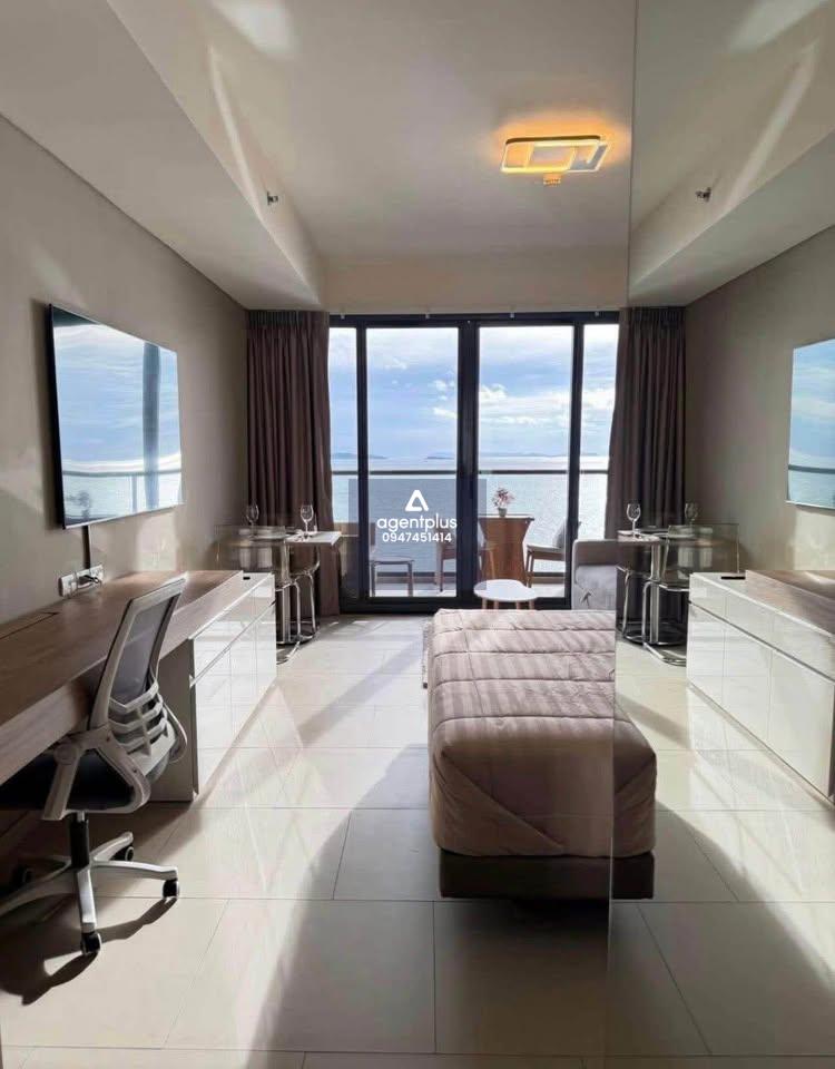 ให้เช่าคอนโดหรูริมทะเล พร้อมเข้าอยู่ Zire Wongamat พัทยา