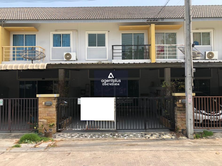 ทาวน์เฮ้าส์ 2 ชั้น ถนนสายตลาดใหม่-โรงนา การคมนาคมสะดวก สาธารณูปโภคครบครัน ใกล้แหล่งชุมชน โครงการโชติกา โมเดิร์นนิตี้ พานทอง