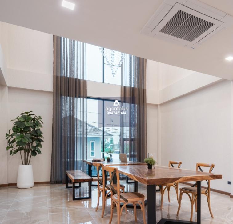 ให้เช่าโฮมออฟฟิศใหม่ Fully Furnished ทำเลเลียบทางด่วนเอกมัย รามอินทรา ใกล้เซ็นทรัล อีสต์วิลล์ 5นาที , เดอะคริสตัล เอกมัย รามอินทรา เพียง 6นาที เดินทางสะดวกด้วย รถไฟฟ้าสถานีลาดพร้าว71 โชคชัย4 รัชดาภิเษก32