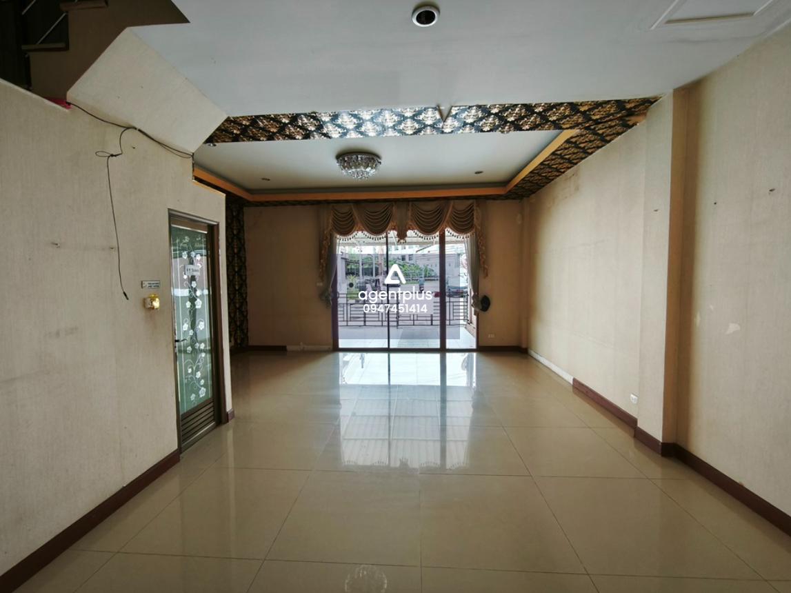 ขายด่วนทาวน์ดฮ้าส์ 3 ชั้น แกรนด์ วิสดอม บางขุนเทียน บ้านสไตล์โมเดิร์น ฟังก์ชันครบ ใกล้เมือง เดินทางสะดวก!