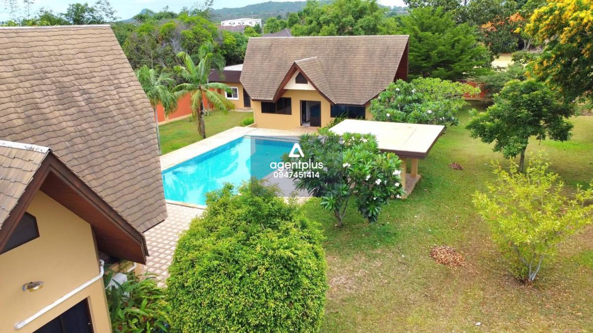 ขายวิลล่าที่ดินผืนใหญ่มาก พร้อมสระว่ายน้ำส่วนตัว – บางเสร่ ของแถมจัดเต็ม