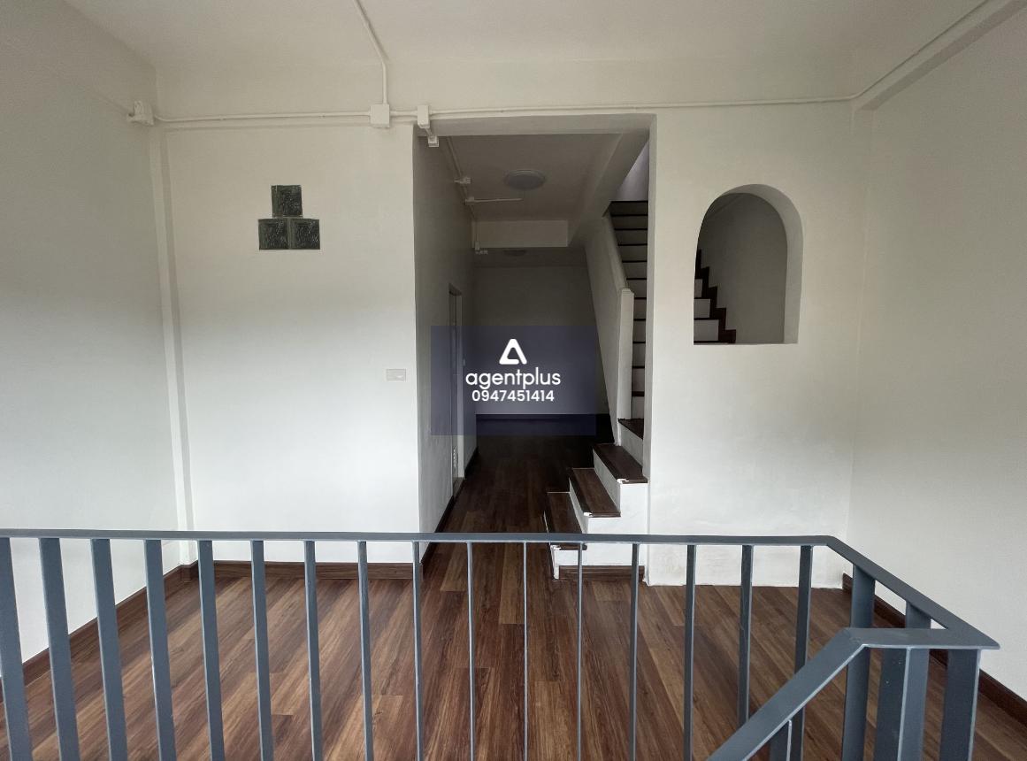 ขายอาคารพาณิชย์ 2 ชั้น ชลบุรี ทำเลดี เหมาะสำหรับอยู่อาศัยหรือทำธุรกิจขนาดเล็ก ใกล้แหล่งชุมชนและถนนหลัก เดินทางสะดวก