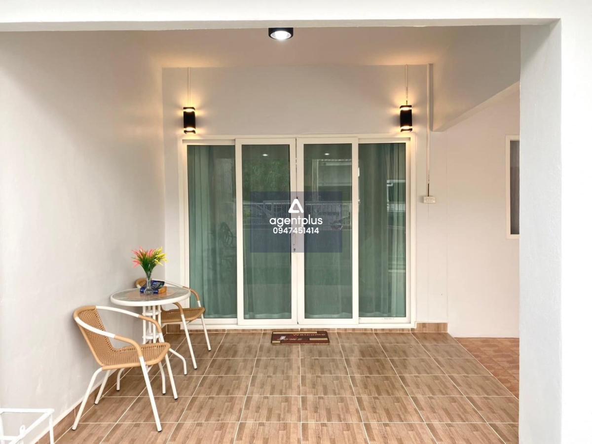 ทาวน์เฮ้าส์หลังใหญ่ ซอยวัดเขาน้อย พัทยา ทำเลดี พร้อมเข้าอยู่ เฟอร์นิเจอร์ครบ