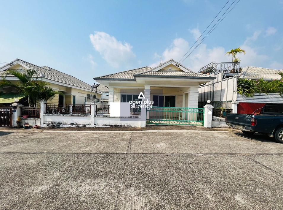 บ้านเดี่ยวชั้นเดียว ภายในกว้างขวาง โครงการอิสตินี พาร์ค 5 ชลบุรี ทำเลดี ติดถนนแยกเจ-เกษมพล (ทล.332) เดินทางเข้า-ออกสะดวก อยู่ในย่านชุมชน