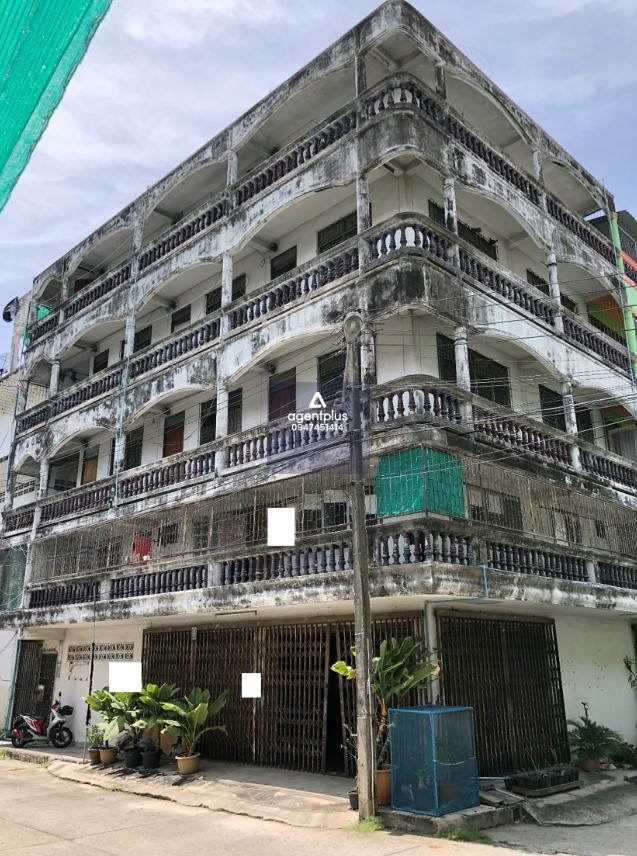 ขายอาคารพาณิชย์ 5 ชั้น จำนวน 2 คูหาทะลุถึงกัน อยู่ในย่านชุมชน ใกล้เทศบาลเมืองชลบุรี การคมนาคมสะดวก เหมาะสำหรับอยู่อาศัยหรือทำการค้า