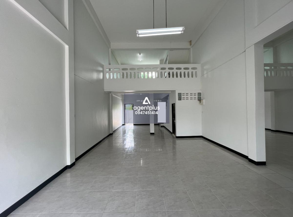 ขายอาคารพาณิชย์ 2.5 ชั้น (2 คูหาติดกัน) – มหาโพธิ ทำเลค้าขายดีมาก พื้นที่กว้างใช้งานได้เต็มที่