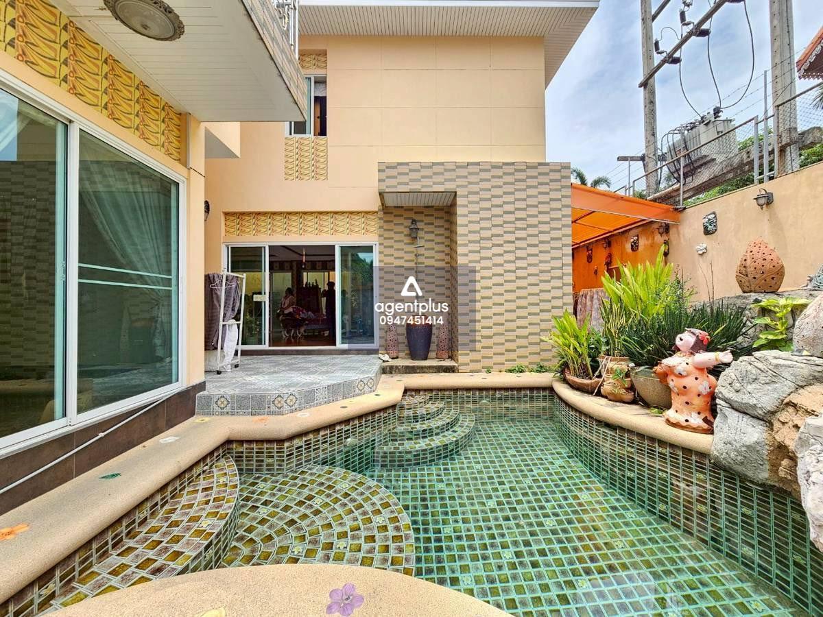 บ้านเดี่ยว 2 ชั้นครึ่ง พร้อมดาดฟ้า วิวเมืองพัทยา — ทำเลทองใกล้เขาพระตำหนัก & หาดจอมเทียน