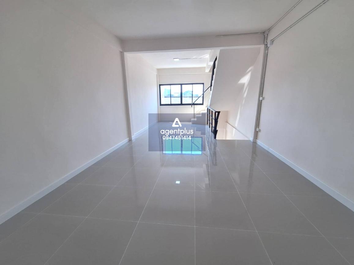 อาคารพาณิชย์ทำเลทอง ซอยเพชรเกษม 48 มีระบบสาธารณูปโภคครบครัน ปรับปรุงใหม่ เหมาะลงทุน เปิดร้าน หรือทำโฮมออฟฟิศ!