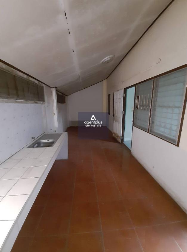 ทาวน์เฮ้าส์ชั้นเดียว อยู่ในแหล่งชุมชน มีถนนตัดผ่าน การคมนาคมสะดวก มีสถานที่ใกล้เคียง โครงการหมู่บ้านเพิ่มทรัพย์ ระยอง