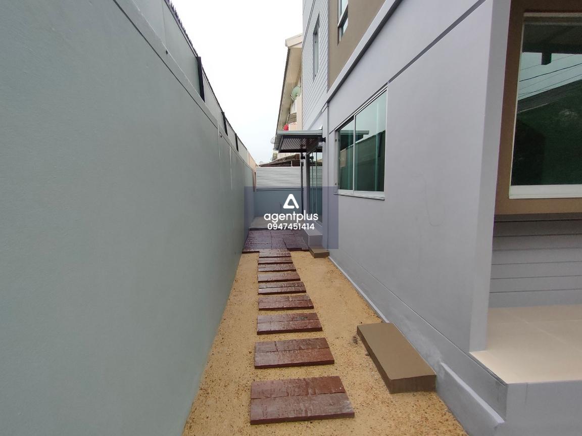 ขายทาวน์เฮ้าส์ 3 ชั้น บ้านใหม่ พระราม 9 – วงแหวน ทำเลดี เดินทางสะดวก ใกล้สิ่งอำนวยความสะดวกครบครัน