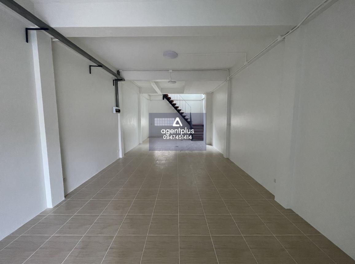 ขายอาคารพาณิชย์ 2 ชั้น ชลบุรี ทำเลดี เหมาะสำหรับอยู่อาศัยหรือทำธุรกิจขนาดเล็ก ใกล้แหล่งชุมชนและถนนหลัก เดินทางสะดวก