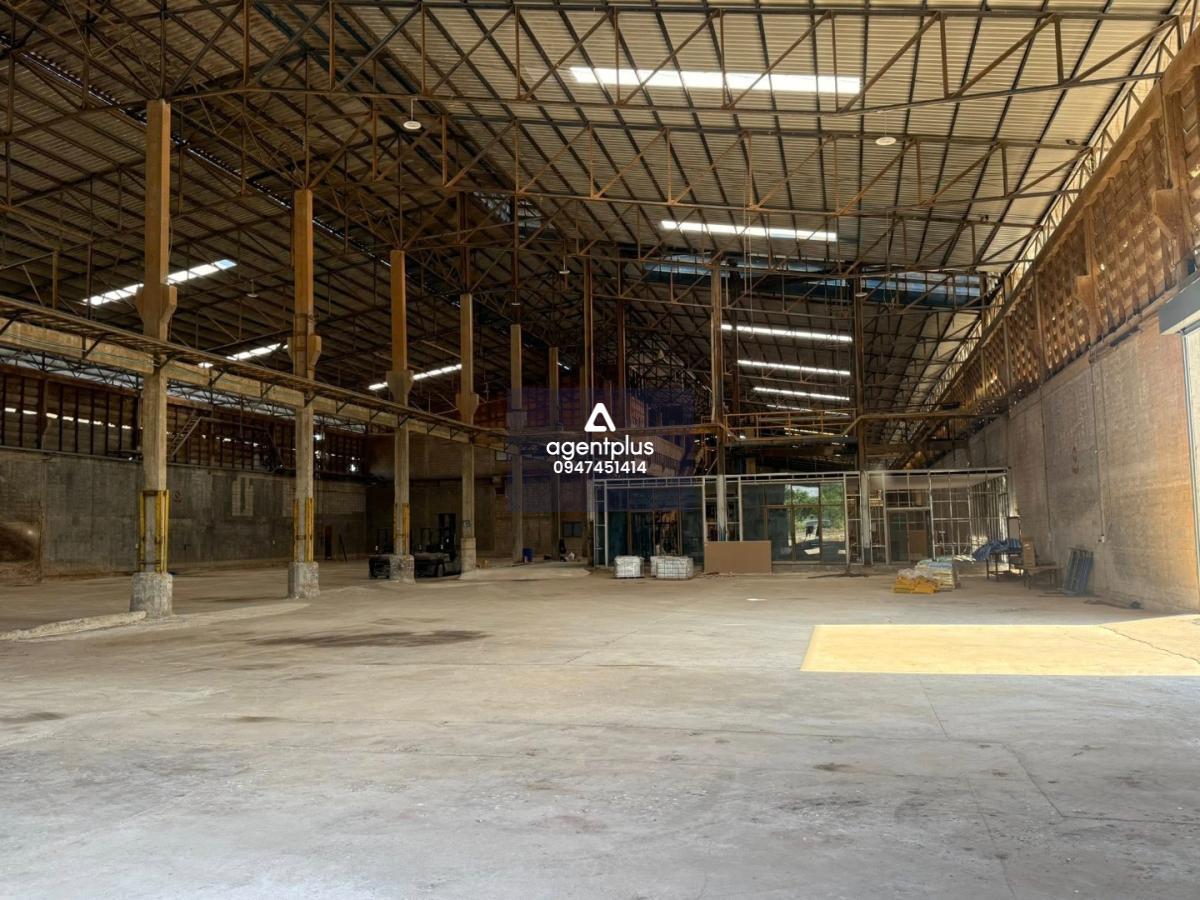 โกดังทำเลทองติดถนนใหญ่ให้เช่า ใกล้เซ็นทรัลเวสเกต นนทบุรี