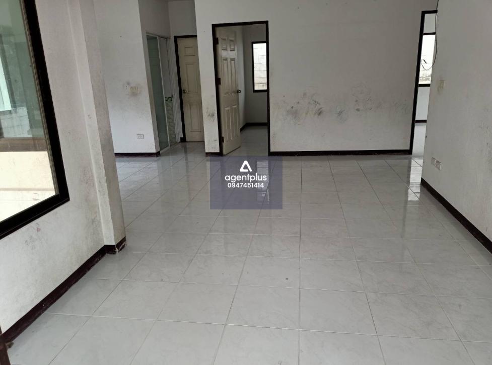 บ้านเดี่ยว โครงการล้านนา วิลเลจ ปลวกแดง ถนนสายรย.3013 การคมนาคมสะดวก สาธารณูปโภคครบครัน ใกล้แหล่งชุมชน