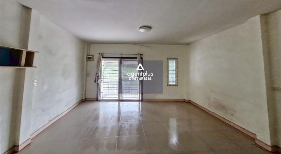 ทาวน์เฮ้าส์ ติดถนนเทศบาล 1 ทำเลดี ทรัพย์ตั้งอยู่ในแหล่งพาณิชยกรรม