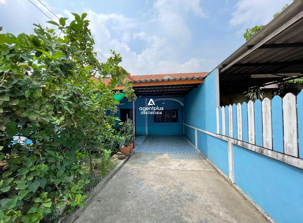 ทาวน์เฮ้าส์ชั้นเดียว ภูวรินทร์ จากถนนฉะเชิงเทรา-สัตหีบ (ทล.331) แยกเข้าถนนอ่าวอุดม-ปากร่วมประมาณ 6.5 กม ทำเลดี การคมนาคมสะดวก สาธารณูปโภคครบครัน ใกล้แหล่งชุมชน