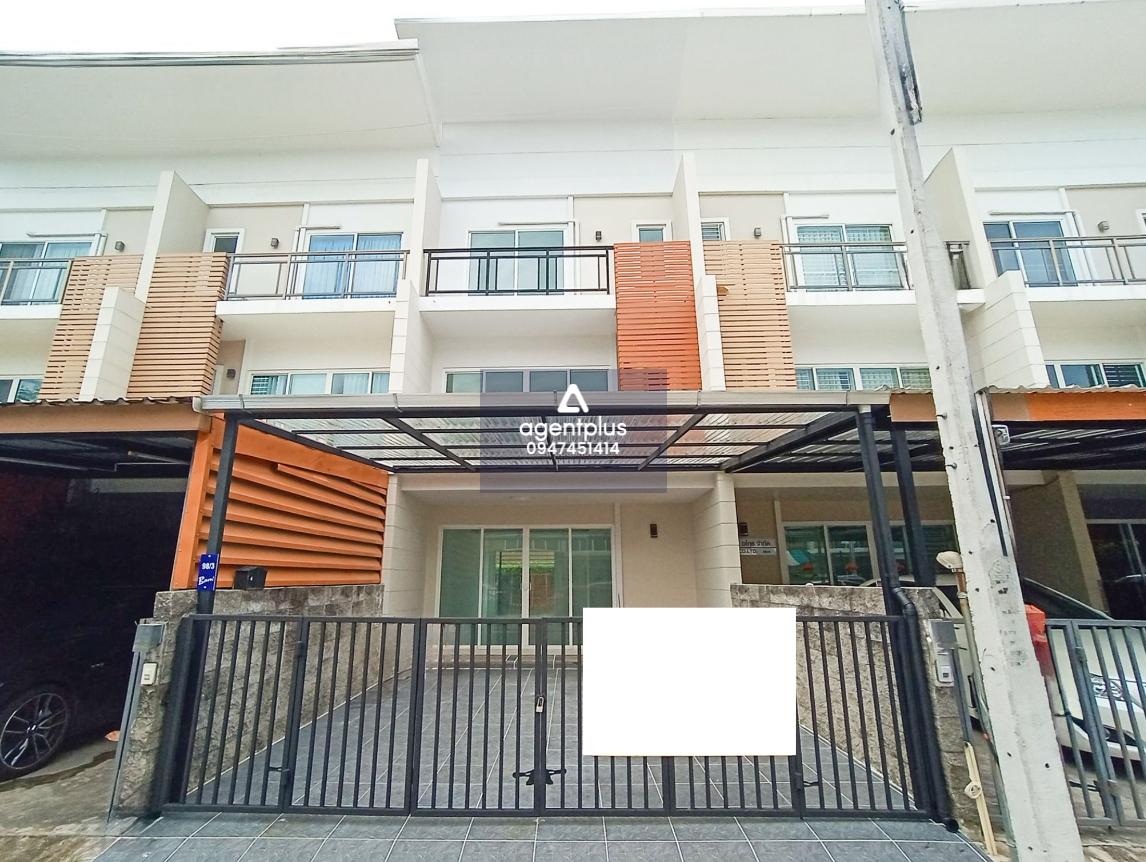 ขายด่วนดีลักซ์ ทาวน์ เลียบทางด่วน-รามอินทรา ทาวน์เฮ้าส์ 3 ชั้น พร้อมเข้าอยู่!