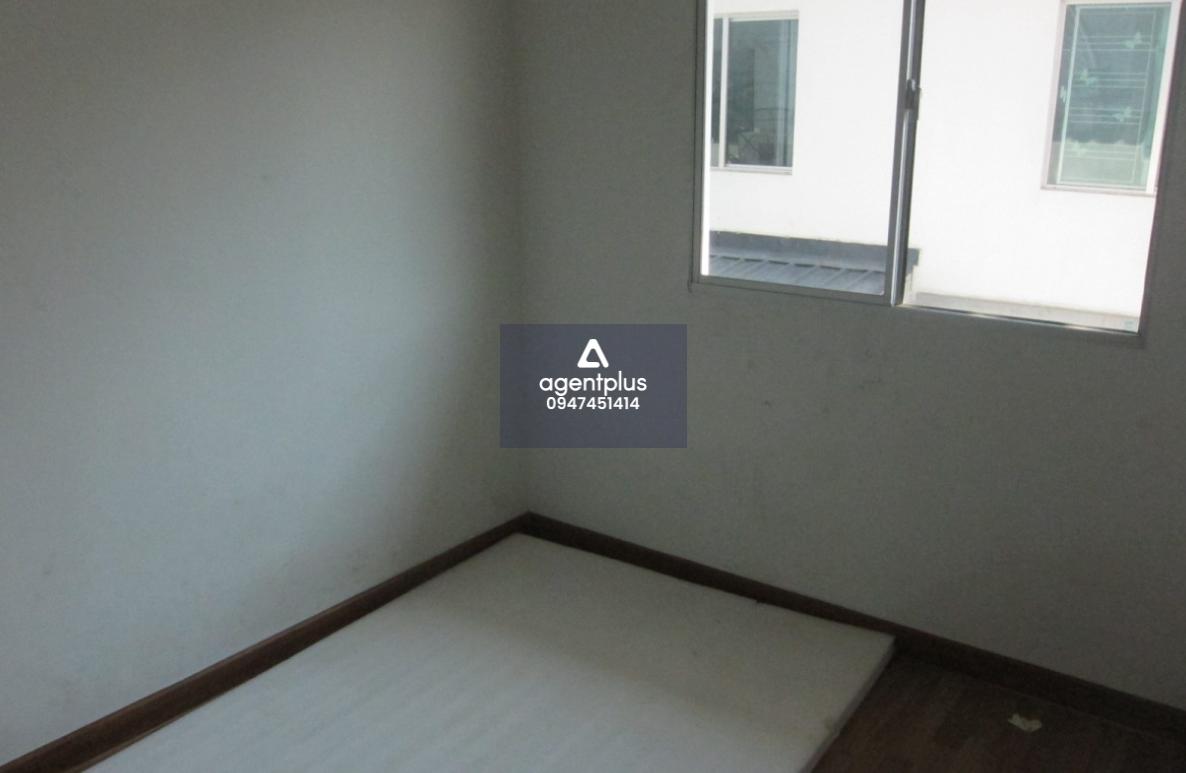 ขายด่วนบ้านทาวน์เฮ้าส์ 2 ชั้น โครงกาารพฤกษา 86/2 ลาดกระบัง-สุวรรณภูมิ ถนนลาดกระบัง 54 (วัดศรีวารีน้อย) 3 ห้องนอน 2 ห้องน้ำ สามารถจอดรถได้ถึง 2 คัน ในราคา 2.4 ล้านบาท