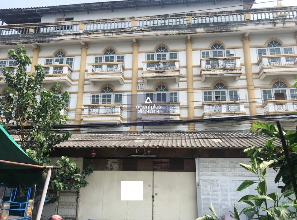 ขายอาคารพาณิชย์ 3.5 ชั้น 6 คูหา เหมาะสำหรับเปิดกิจการ เช่น ร้านค้า, โชว์รูม, โกดังขนาดย่อม หรือดัดแปลงเป็นห้องพักให้เช่า