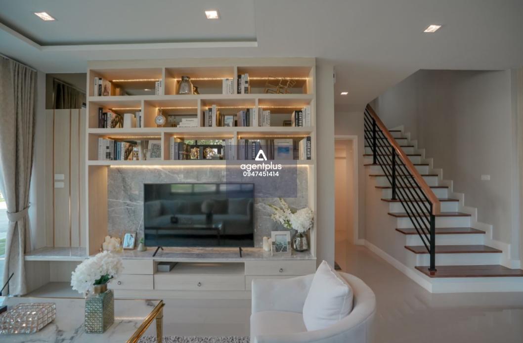 ขายด่วนบ้านเดี่ยว เสนา วิลล์ ลำลูกกา - คลอง 6 (Sena Ville Lumlukka - Klong 6) บ้านเดี่ยว 2 ชั้น ดีไซน์ทันสมัย ฟังก์ชันครบ เหมาะสำหรับครอบครัว ขนาดกว้าง อยู่สบาย