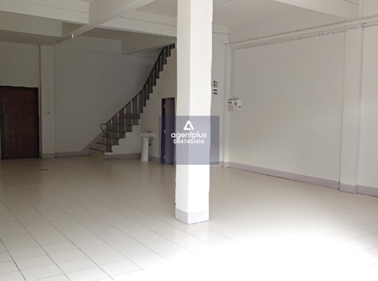 ขายอาคารพาณิชย์ 3 ชั้น จำนวน 2 คูหา ทะลุถึงกัน ภายในกว้างขวาง ปรับปรุงแล้ว ทำเลดีตั้งอยู่ใจกลางอำเภอเมืองกาฬสินธุ์ เหมาะสำหรับการอยู่อาศัยและทำธุรกิจ