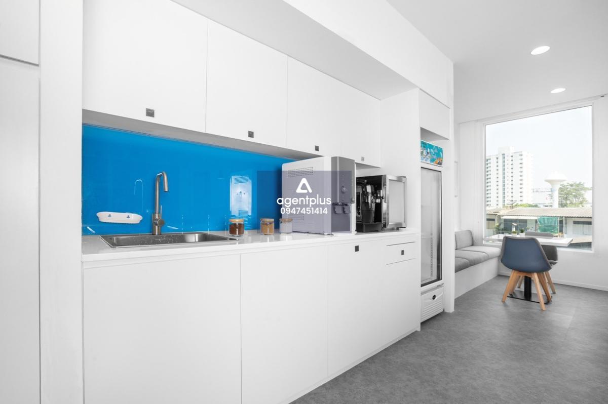 ให้เช่า พื้นที่สำนักงาน The Metropolis สำโรง  ติดรถไฟฟ้าสายสีเขียว BTS สถานีสำโรง ทำเลศักยภาพ เดินทางสะดวก เหมาะสำหรับบริษัททุกขนาด