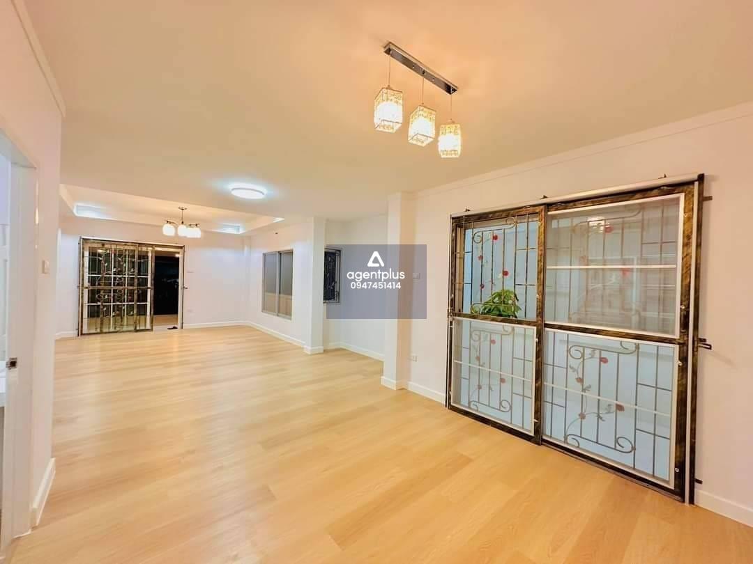 ขายบ้านเดี่ยว 2 ชั้น (หมู่บ้านโฮมทาวน์ศรีราชา)คุ้มกว่านี้ไม่มีแล้ว  