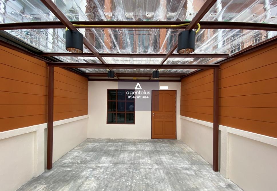 ทาวน์เฮ้าส์ 2 ชั้น การคมนาคมสะดวก สาธารณูปโภคครบครัน ซอยสุขุมวิท 59 ห่างจากถนนสุขุมวิท (ทล.3) ประมาณ 230 ม. โครงการนลินรัตน์