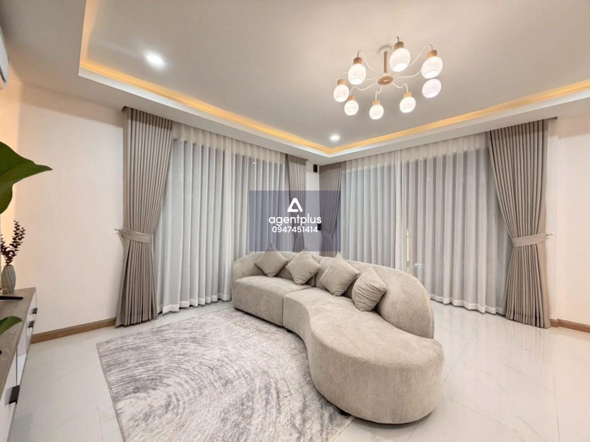 ขายบ้านเดี่ยวพูลวิลล่า ใกล้ห้างเทอมินอล21 เลียบทางรถไฟพัทยาเหนือ