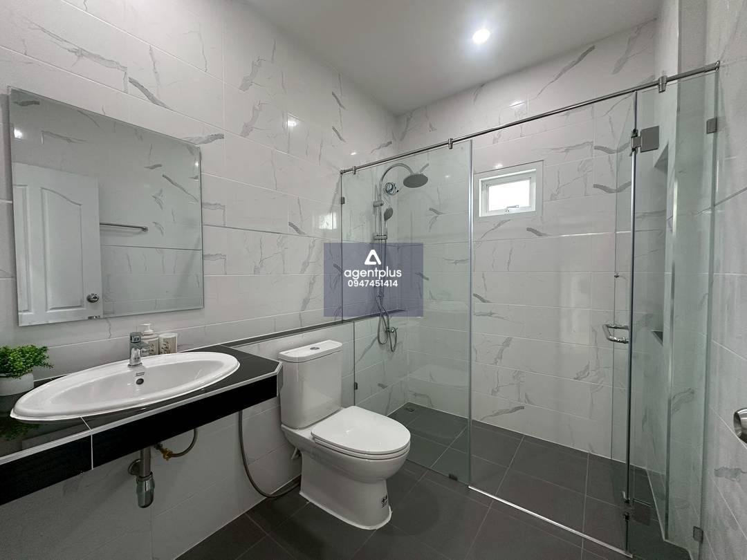 บ้านสระว่ายน้ำพร้อมสวนส่วนตัว | สัตหีบ