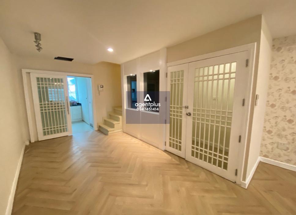 อาคารพาณิชย์ 4 ชั้น รีโนเวทใหม่ ซอยเกษมสันต์ 1 ใจกลางเมือง อาคารพาณิชย์ให้เช่า ทำเลทอง ซอยเกษมสันต์ 1 (ปทุมวัน) เดินเพียง 300 เมตร ถึง BTS สนามกีฬาแห่งชาติ ใกล้ สยาม, MBK และบ้านจิม ทอมป์สัน เหมาะสำหรับ คลินิก, ออฟฟิศ หรืออยู่อาศัยแบบทาวน์โฮม