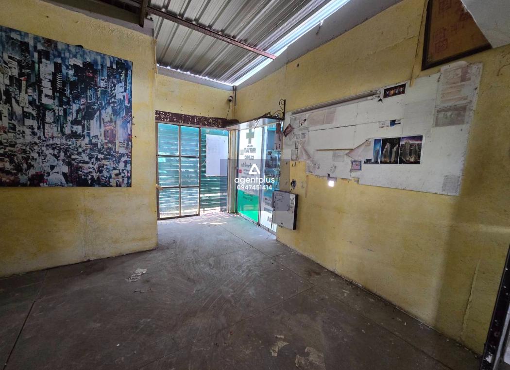 บ้านเดี่ยวชั้นเดียว แยกจากซอยเทพประสิทธิ์ 5 บริเวณโดยรอบเป็นแหล่งชุมชน การคมนาคมสะดวก สาธารณูปโภคพร้อม