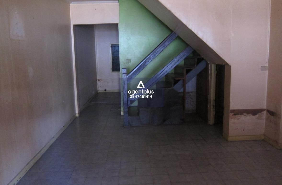 ขายบ้านเปล่าทาวน์เฮ้าส์ หมู่บ้านชมฟ้า ถนนรังสิต-นครนายก เหมาะกับการรีโนเวท 2 ห้องนอน 2 ห้องน้ำ จอดรถได้ 2 คัน