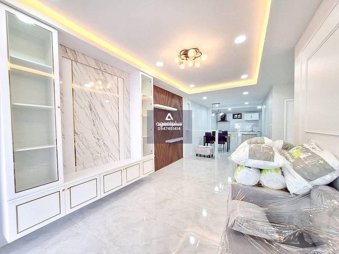 ขายบ้านทาวน์เฮ้าส์ชั้นเดียว  ฝั่งทะเล ตกแต่งรีโนเวทใหม่ทั้งหลัง 