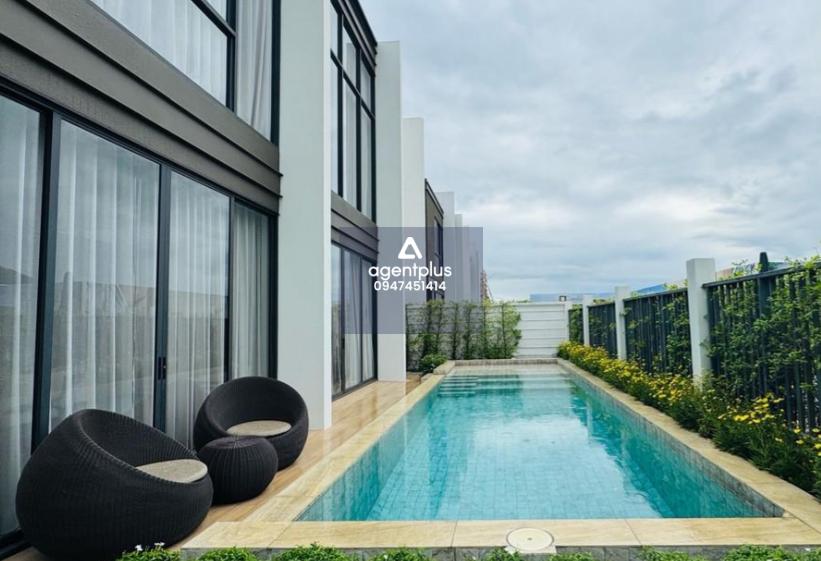 ขายพลูวิลล่าหรู ใจกลางพัทยา สไตล์ Modern Luxuxy พร้อมส่วนกลางขนาดใหญ่ ท่ามกลางวิวภูเขาและธรรมชาติ พร้อมคลับเฮาส์ ฟิตเนส และสวนกลางกว่า 3 ไร่