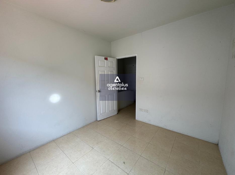 ทาวน์เฮ้าส์ 2 ชั้น โครงการโกลเด้นโฮม แหลมฉบัง ทำเลดี การคมนาคมสะดวกสบายสามารถเข้า-ออกได้หลายเส้นทาง อาทิ ถนนเมืองใหม่ และถนนเมืองใหม่ใต้