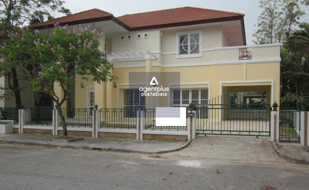 บ้านเดี่ยว 2 ชั้น วิจิตราธานี บางนา-ตราด ทำเลที่สะดวกต่อการเดินทาง โดยสามารถเข้า-ออกได้จาก ถนนบางนา-ตราด (ทางหลวงหมายเลข 34)