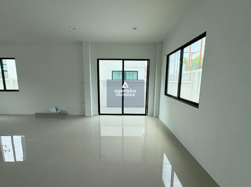 ขายบ้านแฝด 2 ชั้น The Location Home